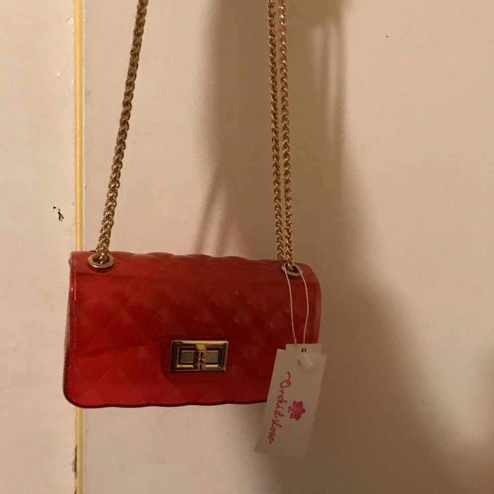 Red gelatin purse
